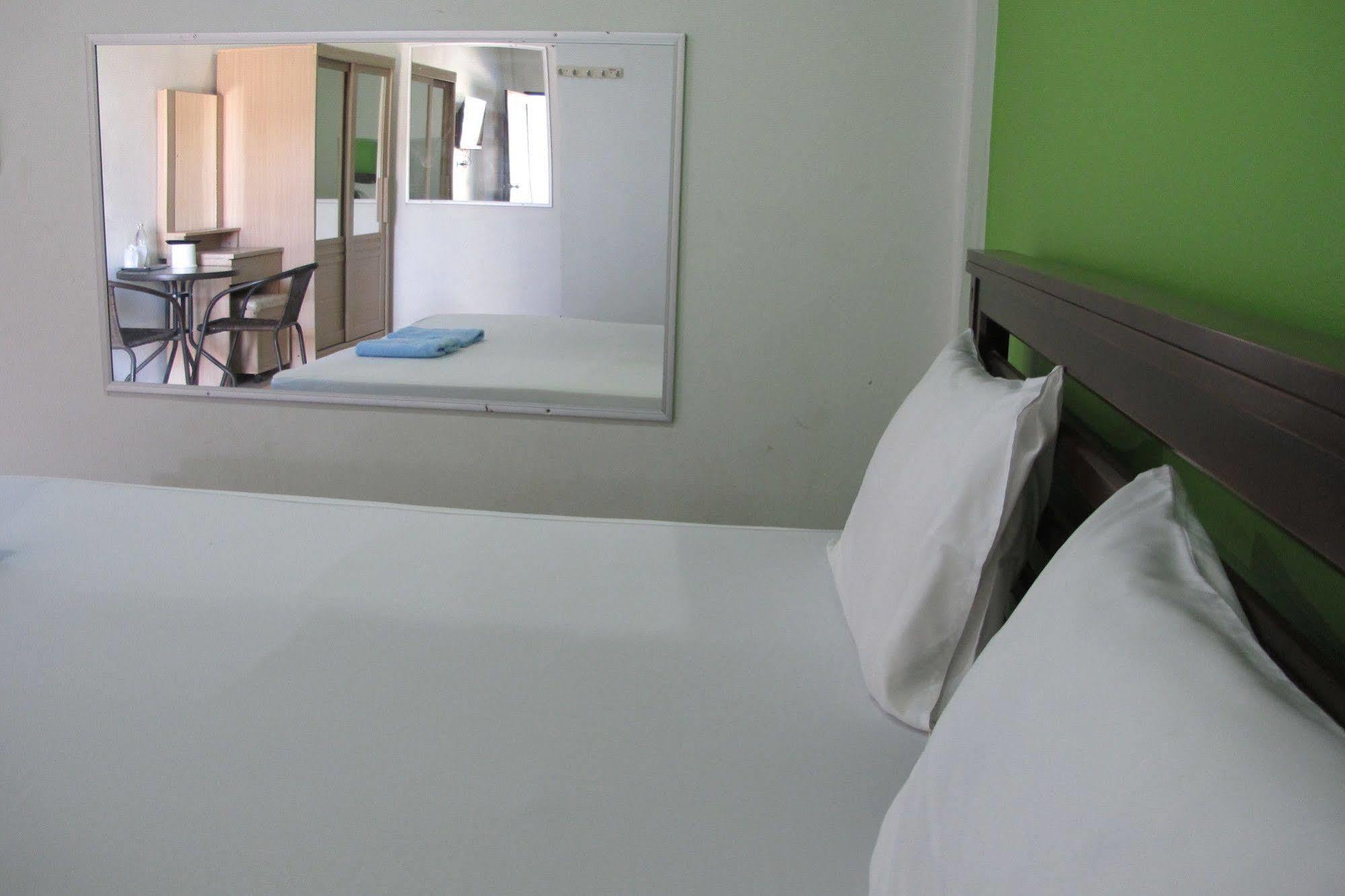 Tongmai Resort Surat Thani Buitenkant foto